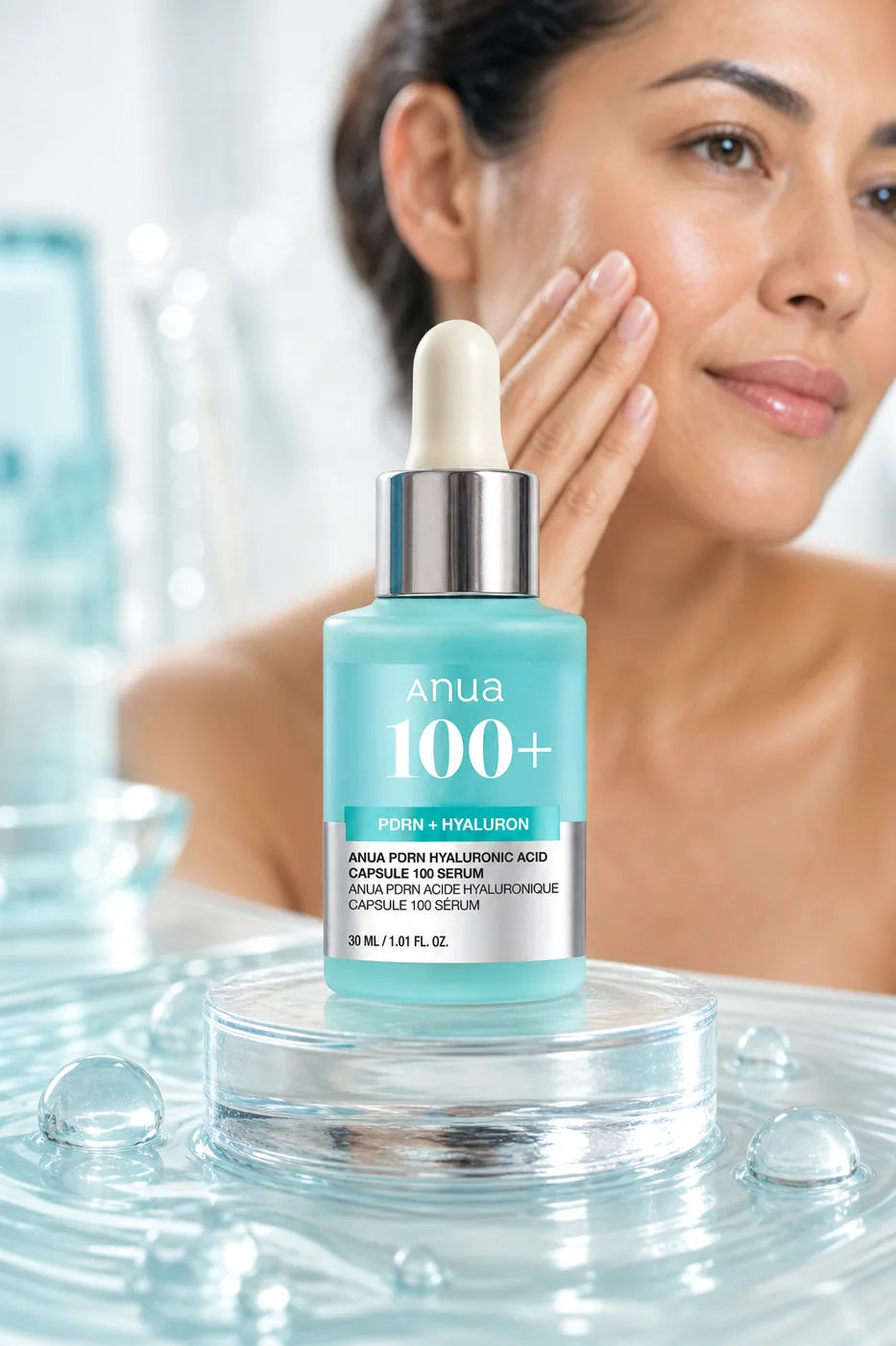 Anua PDRN Hyaluronic Acid Capsule 100 Serum en una escena de hidratación
